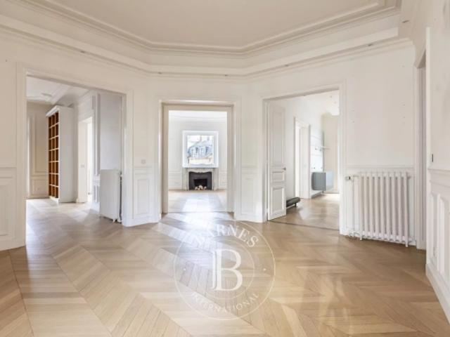 Paris 7 Varenne Appartement de réception & familial 4/5 chambres