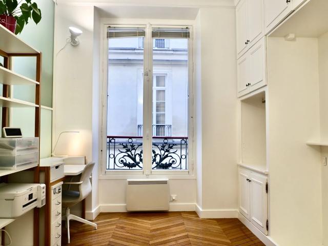 Paris 7e Charmant studio SAINT THOMAS D'AQUIN 32,45m² Carrez