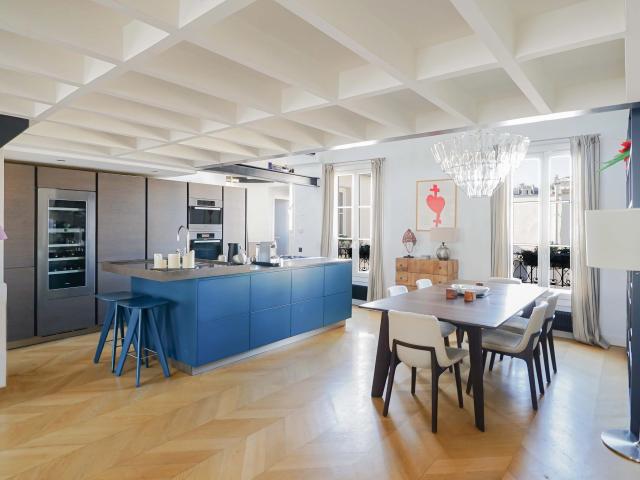 Paris 7e GROS CAILLOU Duplex 4/5 pièces 101,31m² Carrez 131,07m² au sol 2 chambres 1 bureau Dernier étage Vue tour Eiffel
