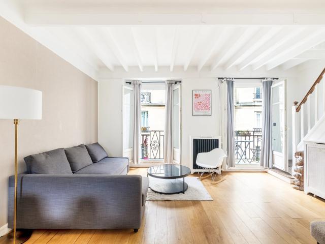 Paris 7e SUFFREN – Duplex – 3 pièces 57,96m² Carrez 62,71m² au sol 2 chambres Balcon