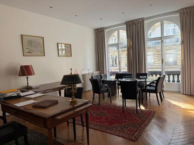 Paris 7ème BUREAUX de 120 m2 Rue Edmond Valentin