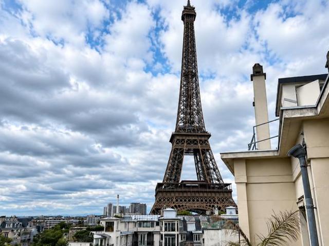 Paris 7éme: grand 2 pièces: dernier etages 2 terrasses de