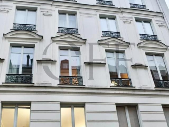 PARIS 7ème Saint Thomas d'Aquin Pied à terre de charme