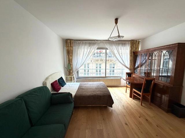PARIS 8 MIROMESNIL