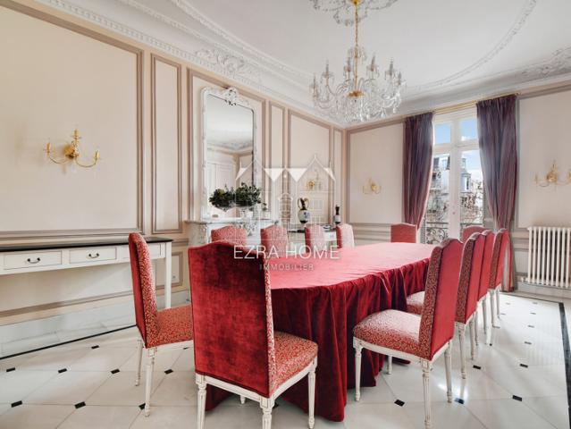 PARIS 8 APPARTEMENT TRIPLEX ARC DE TRIOMPHE