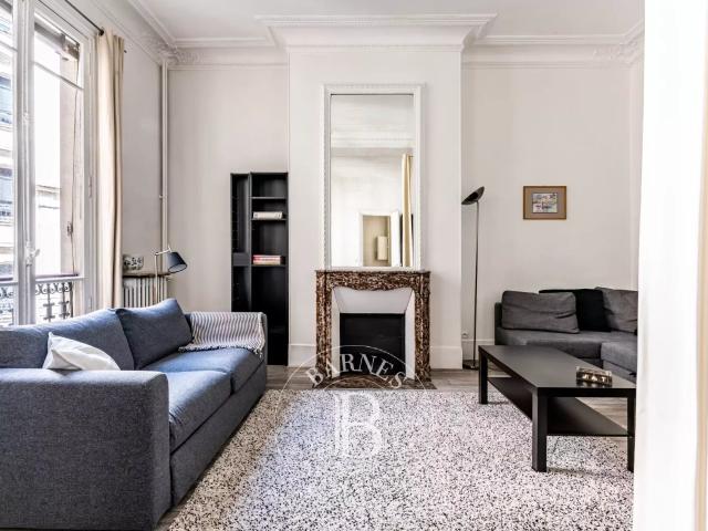 PARIS 8 COURCELLES APPARTEMENT 2 PIECES