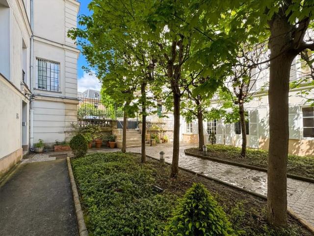 Paris 8ᵉ – Étoile / Champs Élysées Appartement en duplex, es. 90m² Paris 8ème