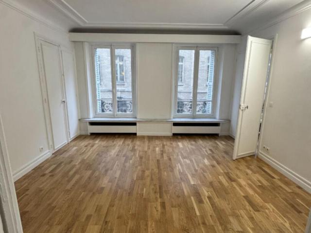 Paris 8 Location Appartement 75