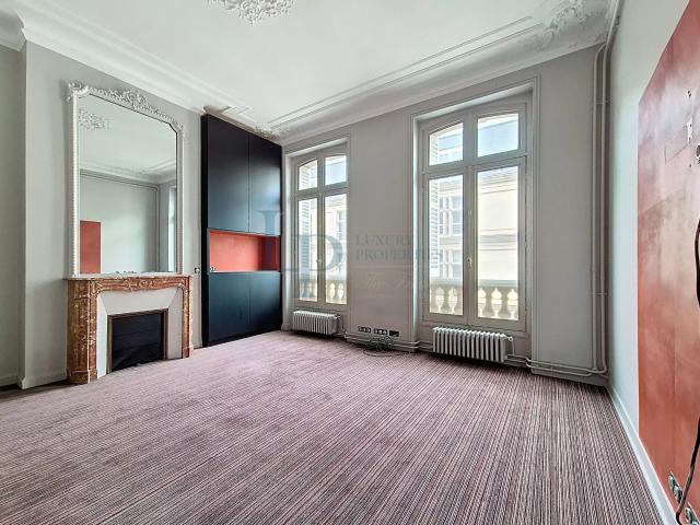 PARIS 8 PARC MONCEAU / HAUSSMANN BUREAUX D'ENVIRON 400 M2