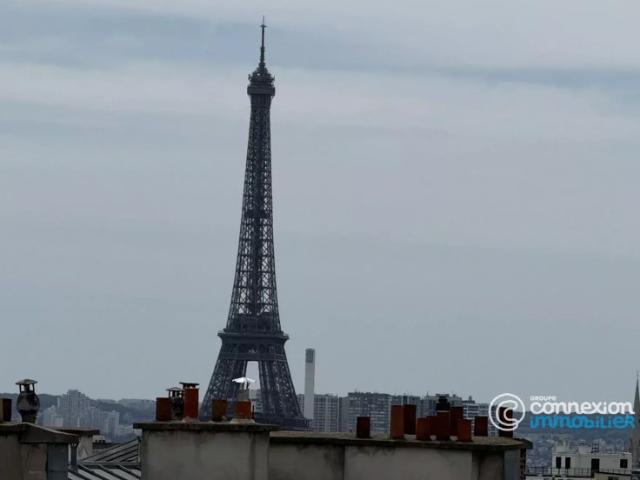 PARIS 8e – RUE DE MONCEAU – CHAMBRE DE SERVICE AVEC VUE TOUR EIFFEL