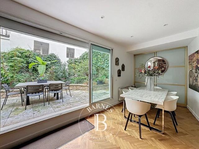 Paris 8ème, Appartement 3 Chambres 193 m² en location