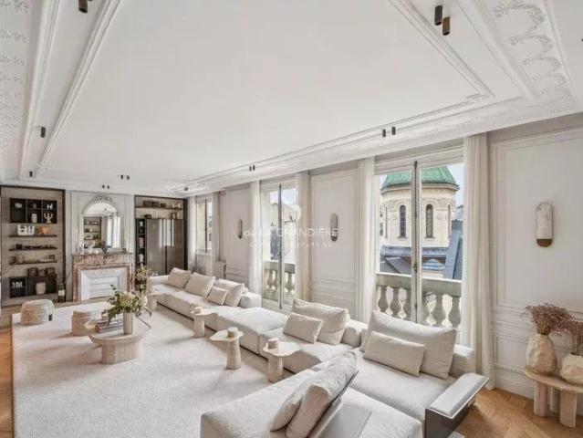 Paris 8ème Près de la Place François 1er – Appartement d’excep