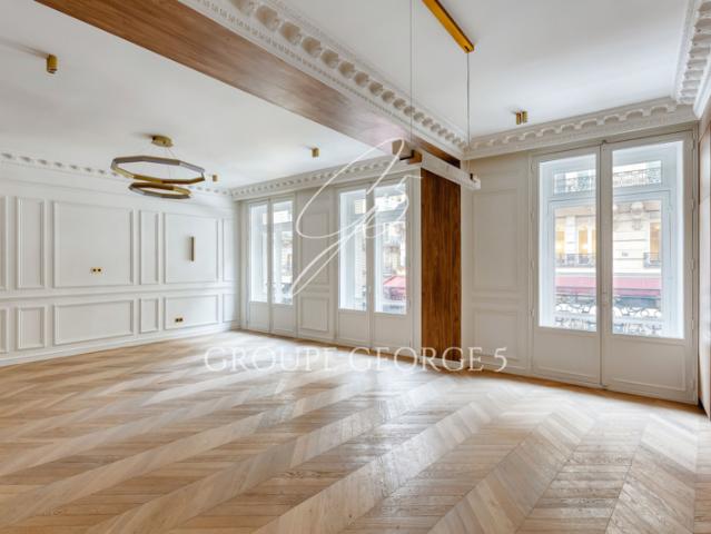 Paris 8ème Triangle d'Or. Elégant appartement 125m2 rén