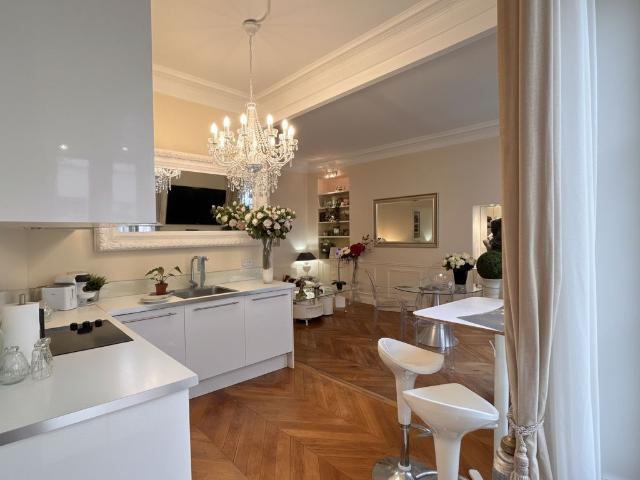 Paris 8th – Rue Montalivet / Maison Élysée