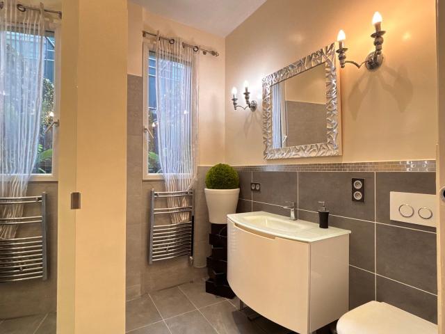 Paris 8th – Rue Montalivet / Maison Élysée, Paris Amsterdam Apartments for Rent