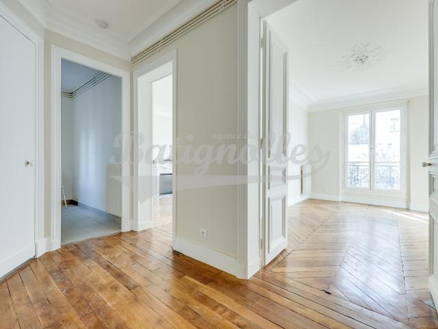 Paris 9: Quartier Pigalle / 3 PIECES ETAGE ELEVE