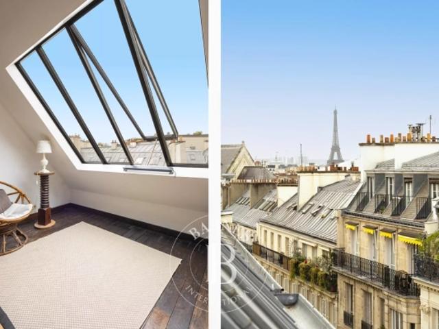 PARIS 9 SAINT GEORGES DERNIER ETAGE 1 CHAMBRE VERRIERE PLEIN CIEL LUMIERE VUE TOUR EIFFEL