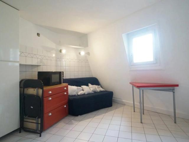 PARIS 9e Chaptal / Blanche