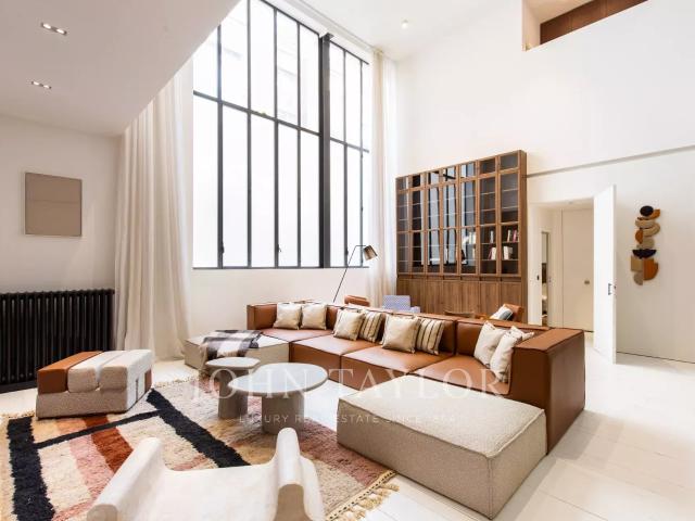 Paris 9e Nouvelles Athènes Loft en duplex meublé