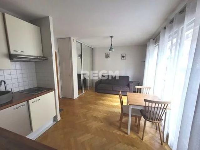 PARIS 9ème RUE RODIER Studio Immeuble récent Disponibl