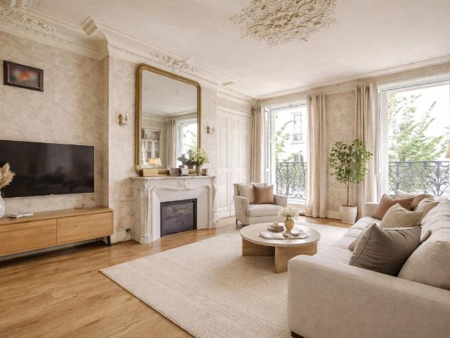 PARIS 9EME: RICHER / FAUBOURG POISSONNIÈRE / GRANDS BOULEVARDS CINQ PIECES 125M2 3 4 CHAMBRES EXCLUSIVITÉ