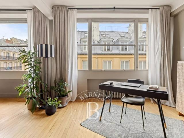 PARIS 9ème SAINT GEORGES ETAGE ELEVE ASCENSEUR 2 OU 3 CHAMBRES OUEST LUMIERE VOLUMES RENOVATION PAR ARCHITECTE