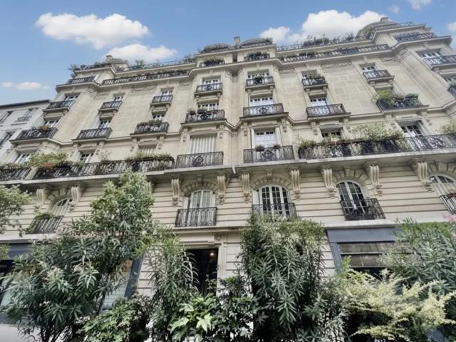 PARIS 9ème TRUDAINE /MONTMARTRE: DERNIER ETAGE AVEC ASCENSEUR