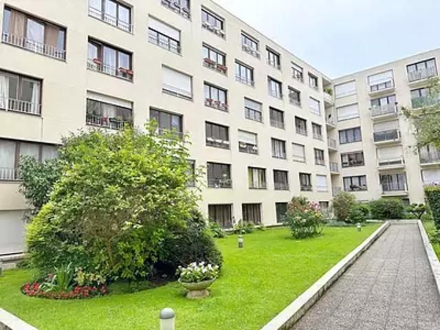 Paris 9ème 75009 Achat / Vente immeuble au dernier étage cave