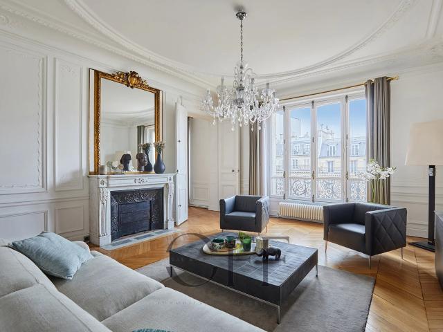 PARIS 8ᵉ – PLACE DES TERNES – Appartement Haussmannien d'exception – 180 m²
