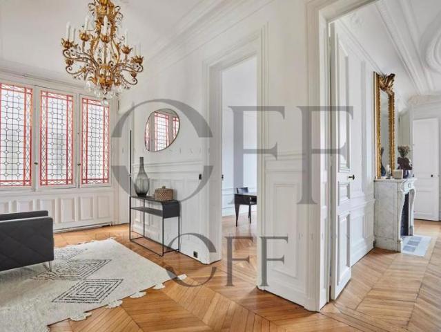 PARIS 08 MANDAT EXCLUSIF 3 chambres + 1 Bureau