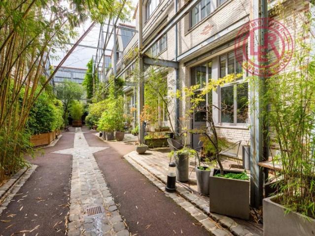 Paris 10 ème LOFT DE PRESTIGE SUR QUATRE NIVEAUX AVEC DEUX TERRASSES PRIVATIVES