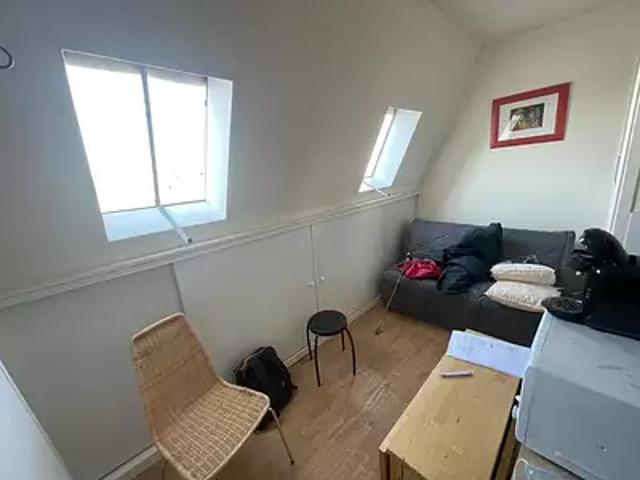 Paris 10ème 75010 Location appartement 1 pièce t1 au dernier étage