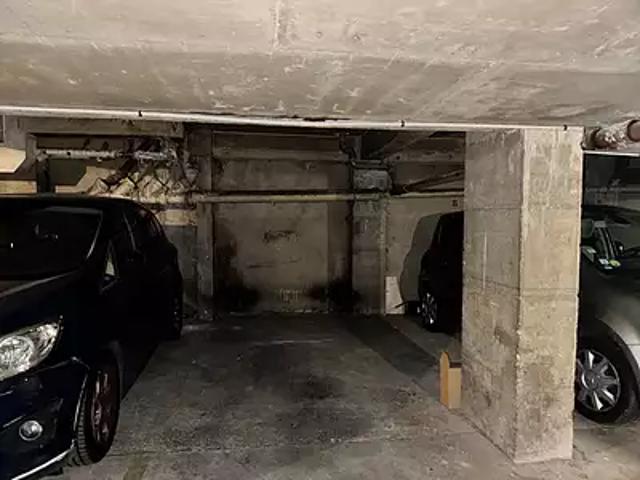 Paris 10ème 75010 Location parking au dernier étage