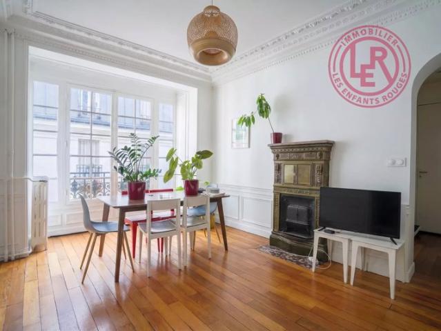 Paris 10ème 2 Pièces Etage élevé Rénové