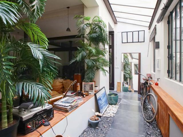 Paris 11e RUE DES BOULETS / FAIDHERBE CHALIGNY Atelier d'artiste commercial Loft 113m² 2 bureaux Calme absolu