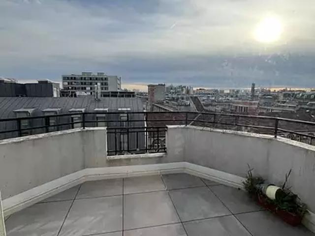 Paris 11ème 75011 Location appartement 1 pièce t1 au dernier étage