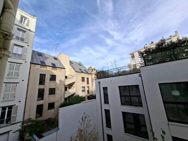 Paris 12e Studio au calme sur cour avec vue dégagée