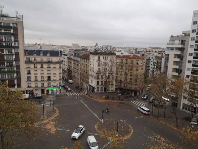 PARIS 12EME METRO BEL AIR 3 PIECES AU DERNIER ETAGE D UN IMMEUBLE ANCIEN