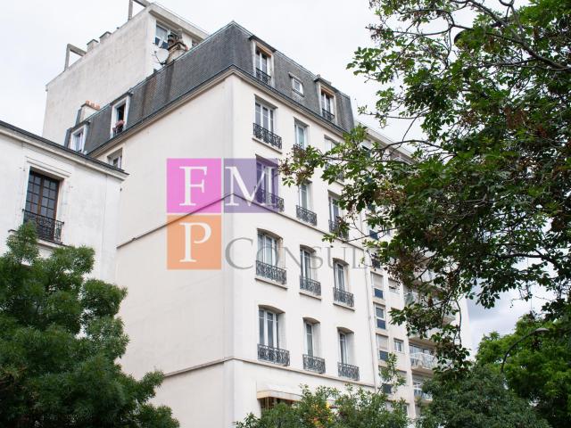 PARIS 12EME Studio bel Immeuble ravalé Avenue Arnold Netter idéal investissement ou premier achat