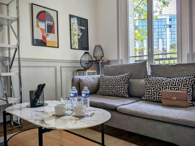 PARIS 17: 65m² Newly Renovated 2 Bedrooms, Paris Amsterdam Apartments for Rent