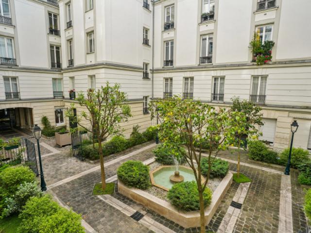 PARIS 17? – TOCQUEVILLE / MARCHÉ LÉVIS – GRAND 2 PIÈCES SUR COUR