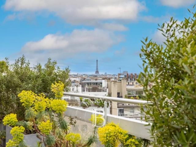Paris 17 Pereire Ampère Appartement Penthouse au dernier étage avec terrasse de plain pied 2 chambres et un bureau