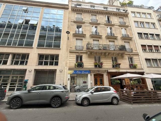 ?️ Paris 17ᵉ – Studette lumineuse avec ascenseur, proche Arc. 11m² Paris 17ème