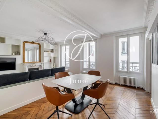 Paris 17e RUE CAROLINE / BATIGNOLLES Appartement à louer 73,74m² Carrez 2 chambres Cave