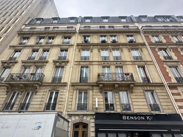 PARIS 17ème Dernier étage Idéal pied à terre / investiss