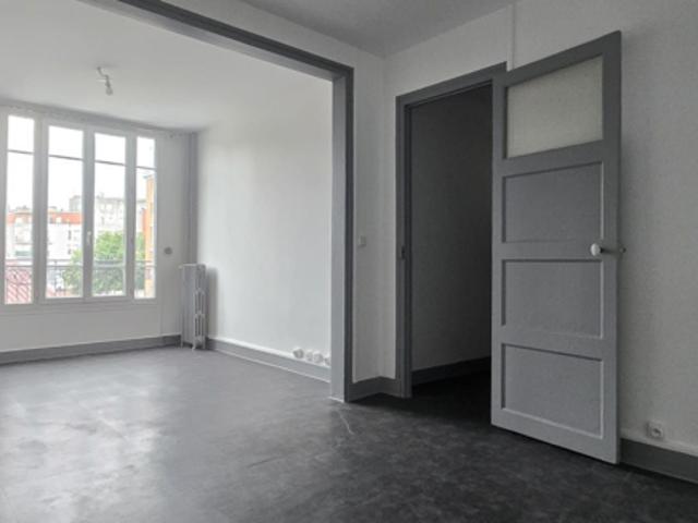 PARIS 17ème GRAND STUDIO A LOUER