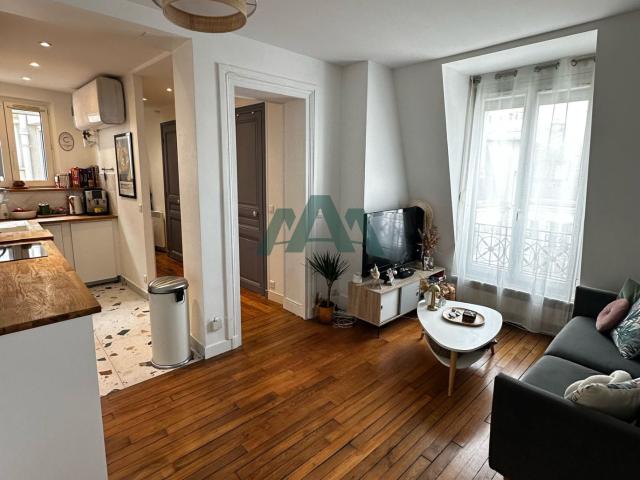 PARIS 14ᵉ 2 pièces meublé de 34,61 m2 Ascenseur Vue Tour Eiffel Coup de cœur