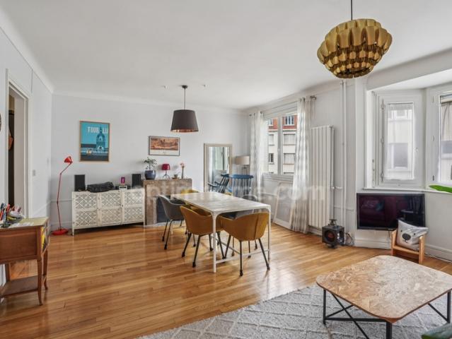 PARIS 14ème: 4 pièces de charme de 83 m² 4ème étage avec ascenseur, gardien, cave, local à vélo