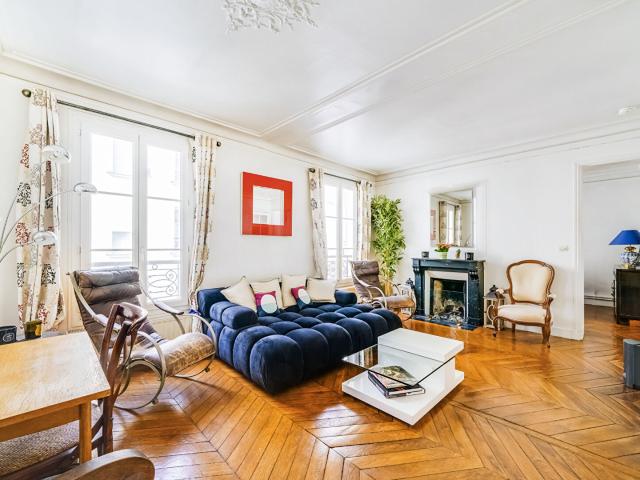 Paris 14ème Rue Daguerre 76 m2 de charme avec ascenseur,parquet et cour arborée