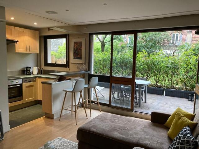 Paris 14ème Studio tout confort 31 m2 terrasse